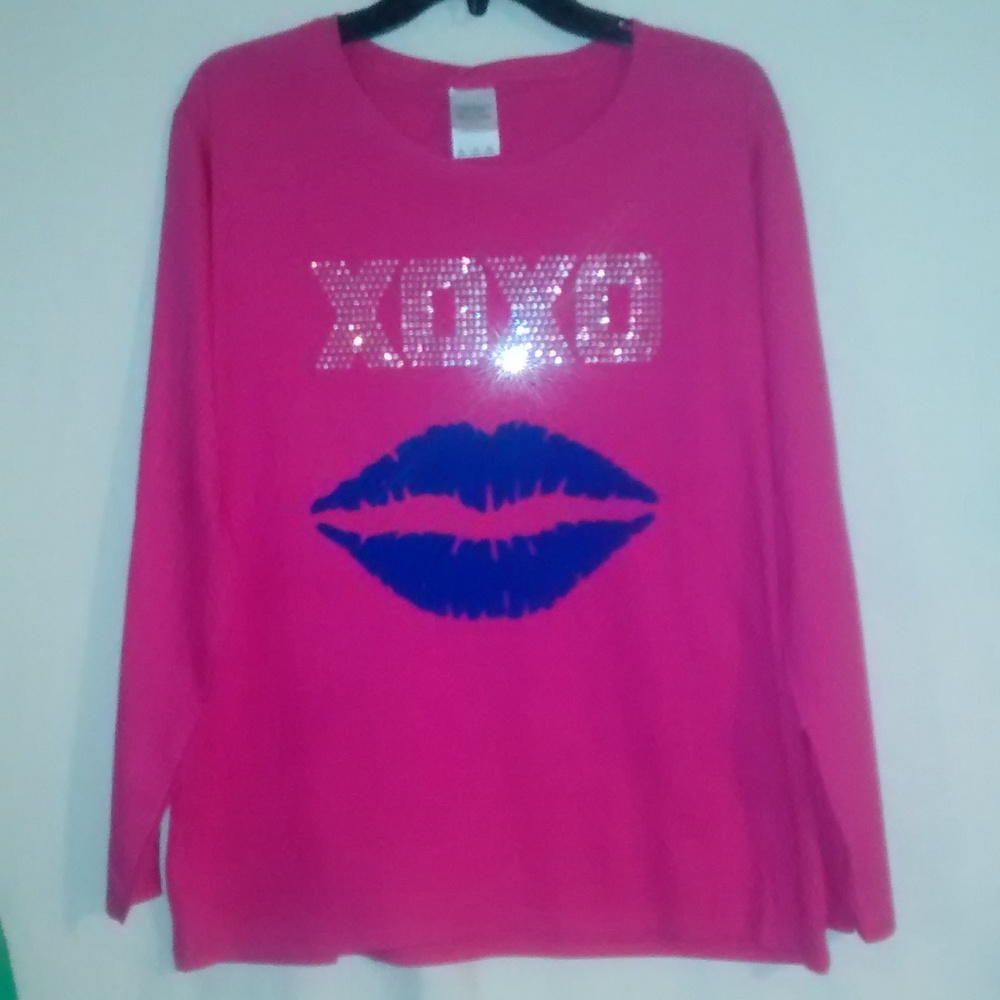 NWOT Ladies Blinging  XOXO Lips T-Shirt❤❤❤❤